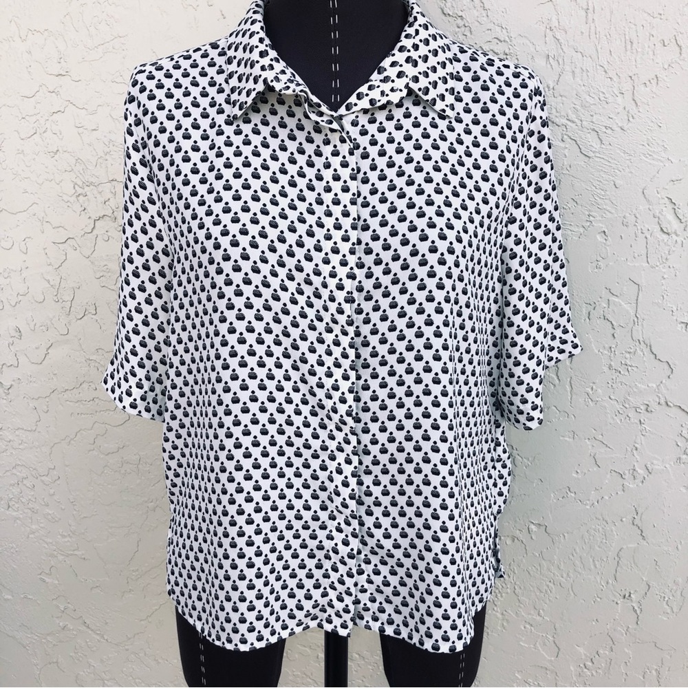 H&M blouse button down shirt cupcake print short sleeve size 4 cream & black